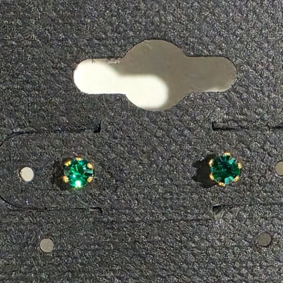 Swarovski Crystal Stud Earrings – Gold Overlay - Green Stone - Luxury Jewelry - Picture 3 of 6